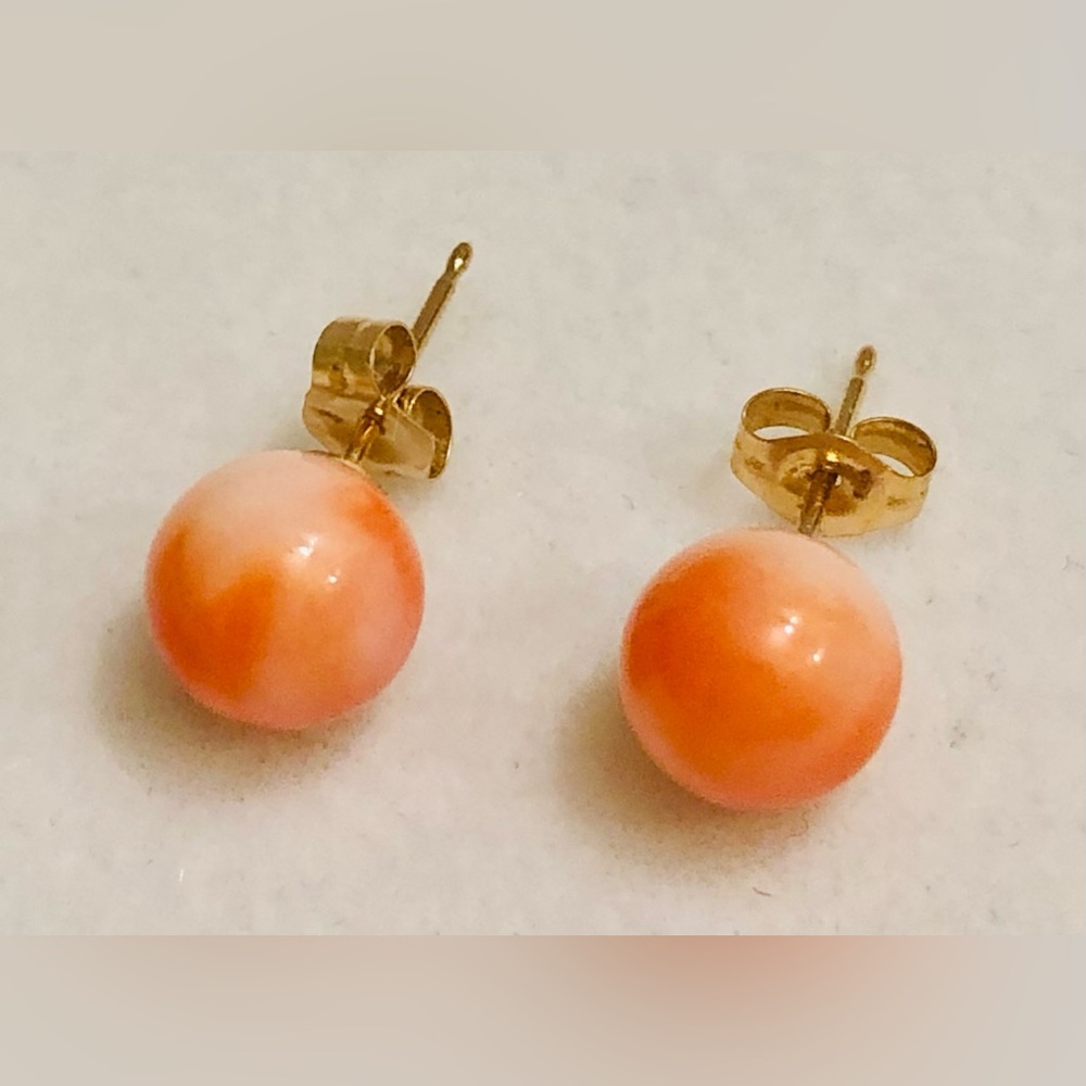 Vintage fine Gold  14k Gold Orange Coral stud Earrings